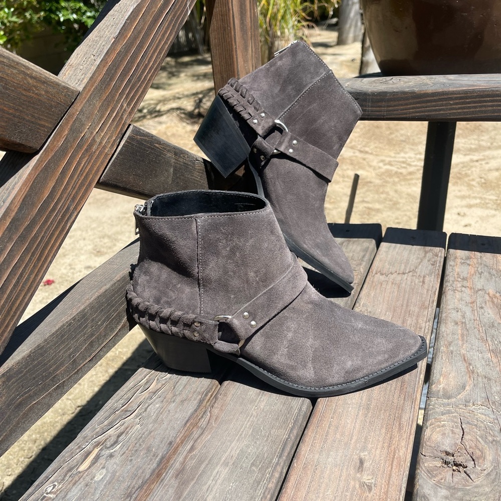 Brusque Leather Boots